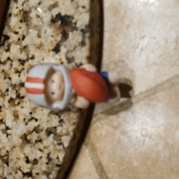 Vintage 1982 Enesco Country Cousins Figurines Lot of 2 Scooter Football Army - Picture 2 of 4